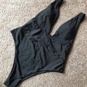 🌚Deep cut, cheeky one piece